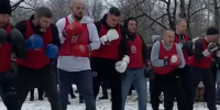 Появилось видео и фото: как во Фрязине раздавали блины и бились на кулаках - Regions.Ru
